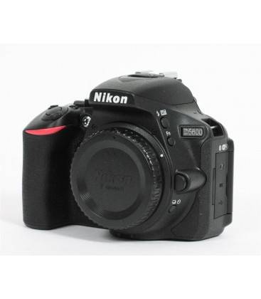 NIKON D5600 CUERPO (BODY)